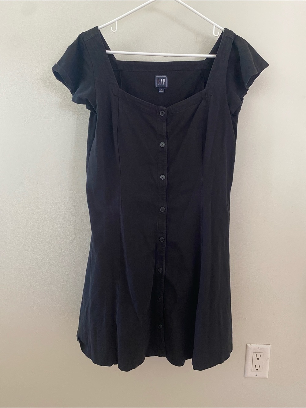 GAP Black Button-Front Cap Sleeve Top